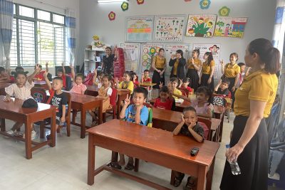 Hoạt động chuyển tiếp của các cháu. Các cháu được tham quan trường Tiểu học để chuẩn bị tâm thế sẵn sàng vào lớp 1.